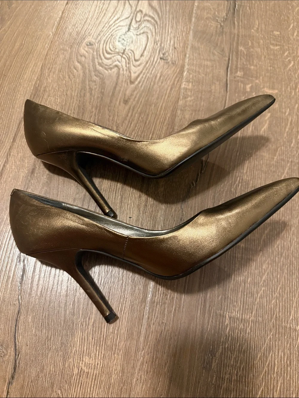 Two Lips Metallic Bronze Pointed-Toe Pumps